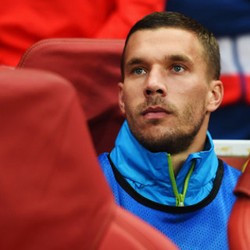 Podolski Isyaratkan Tinggalkan Arsenal