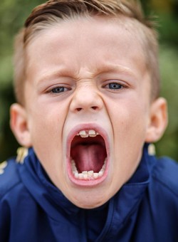 Zak Brown, si Bocah Bergigi Hiu