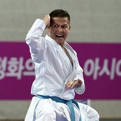 Karateka Fidelys Raih Perak untuk Indonesia