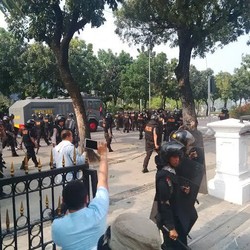 Kronologi Demo Ricuh FPI Tolak Ahok di DPRD DKI