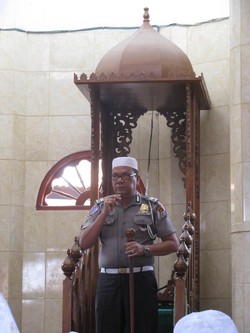 Jadi Khatib Salat Jumat, Polisi di Madina Sumut ini Bicara Kurban dan Helm