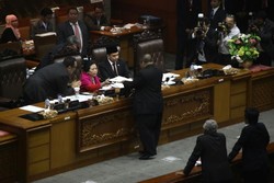 Dipijat Yulian Saat Pimpin Sidang, Ceu Popong: Saya Tak Merasa Dilecehkan