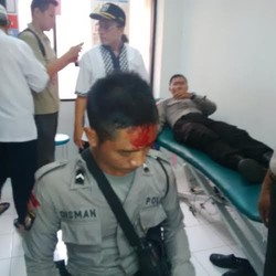 Demo FPI Rusuh, 13 Polisi Luka Terkena Lemparan Batu