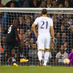 Kemenangan Spurs Dibuyarkan Penalti Demba Ba di Menit-menit Akhir