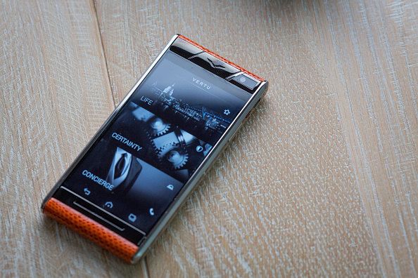 Vertu Aster, Android Berlapis Safir Super Mahal