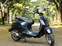 Meniti Kemacetan Jakarta dengan Vespa Sprint 150