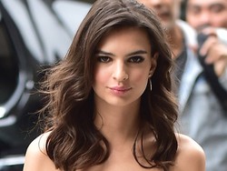 Emily Ratajkowski, Bintang Cilik Nickelodeon yang Tumbuh Jadi Model Seksi