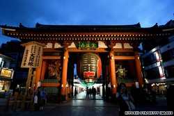 Wow! Kuil Sensoji di Tokyo Punya Lampion Raksasa 670 Kg