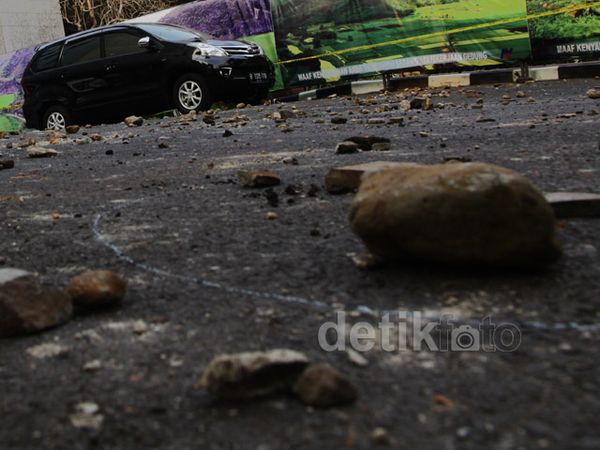 Aksi Brutal FPI di Balaikota dan DPRD