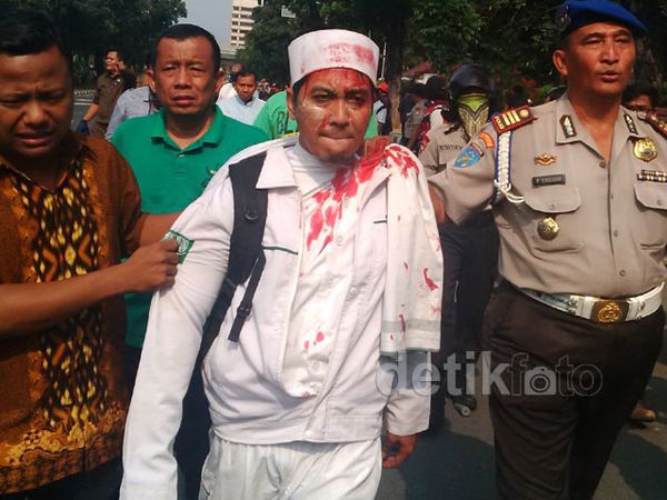 Demo Ricuh, Anggota FPI Diamankan
