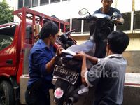Sembilan Motor Massa FPI Diamankan
