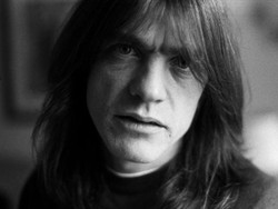 Ini Penyakit yang Bikin Malcolm Young Berhenti dari AC/DC