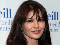 Catherine Zeta-Jones Perankan Bos Kartel Narkoba di The Godmother