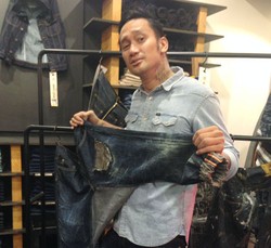 Foto: Tora Sudiro Mendadak Pusing karena Jadi Desainer Jeans