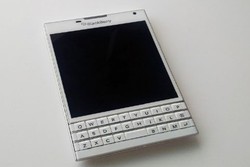 BlackBerry Passport Putih Melenggang November