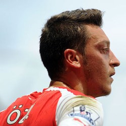 Oezil Tampil Bagus Jika dalam Kondisi Tertekan