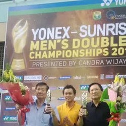 Candra Wijaya Beri Penghargaan untuk Dua Legenda Bulutangkis Indonesia