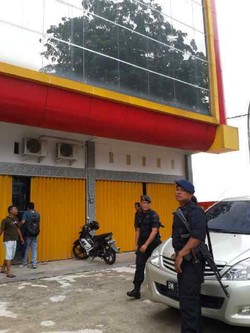 KPK Geledah Rumah dan Kantor Gulat Manurung Tersangka Suap Gubernur Riau