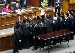 Kumuhnya Cara Berpolitik DPR Masa Kini