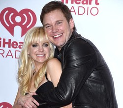 Cerita Unik Anna Faris Tentang Pernikahan Mendadaknya di Bali