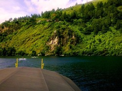 Liburan di Danau Toba, Asyiknya Naik Kapal