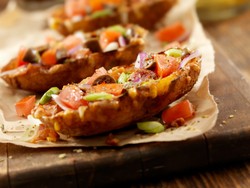 Yummy! Kentang Panggang Pizza yang Gurih untuk Camilan Anak