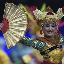 Rita Subowo dan Ahok Naik Panggung di Upacara Penutupan Asian Games 2014