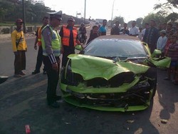 Begini Kondisi Lamborghini Hotman yang Ringsek Berat di Tol Ancol