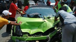 Satlantas Jakut: Lamborghini Hotman Ditabrak Bus Damri yang Oleng