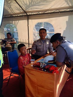 Bocah ini Terpisah dari Orangtuanya Saat Salat Idul Adha di Istiqlal