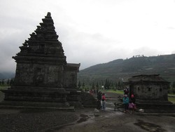 Menengok Indahnya Candi Arjuna di Dieng