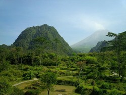 Pemandangan Elok Merapi Dari Menara Pandang Kaliurang