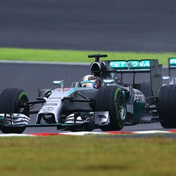 Hamilton Menangi Balapan Basah di Suzuka