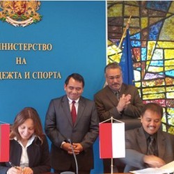 Memburu Tanda Tangan Menteri Bulgaria di Menit-Menit Terakhir