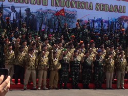 Dapat Baret dan Brevet TNI, Ganjar: Gubernur Bisa Memerintah Prajurit
