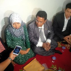 Datangi Rumah Korban Kecelakaan Tol Ancol, Hotman Sampaikan Belasungkawa