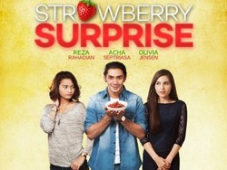 Reza Rahadian Bernyanyi dan Memainkan Saksofon di Strawberry Surprise