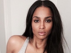 Unggah Foto Berpakaian Dalam, Ciara Pamer Tubuh Seksi Setelah Melahirkan