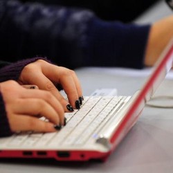 Hacker Wanita Memang Sedikit Tapi Menggigit