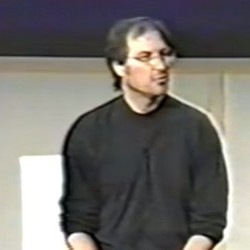 Cuma Bercelana Pendek, Steve Jobs Bakar Semangat Apple