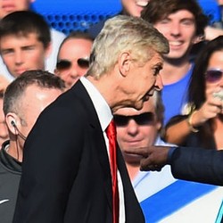 Wenger Tak Sesali Aksi Saling Dorongnya dengan Mourinho