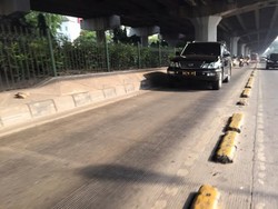 Ada Mobil Land Cruiser Bernopol Polri Masuk Jalur TransJ, Boleh Nggak Ya?