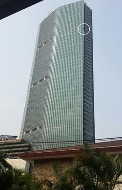 Pria yang Lompat dari Menara BCA Pengusaha Percetakan Barcode