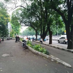 Takut Diderek, Mobil Kapok Parkir di Depan Apartemen Kalibata City