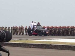 Hadiri HUT TNI, SBY Disambut Atraksi Sukhoi