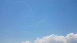 HUT TNI, The Jupiters Buat Tanda Cinta di Langit Surabaya