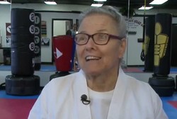 Hebat! Nenek 70 Tahun Ikut Tae Kwon Do Agar Bisa Lepas dari Kursi Roda