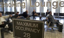 8 Kelakuan Turis Paling Menyebalkan di Bandara (2)