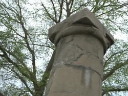 Konon, Menyentuh Tiang Ini Anda Bisa Mati