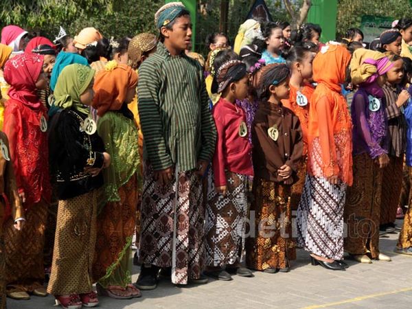Siswa SD Peringati Ultah Kota Yogya ke-258